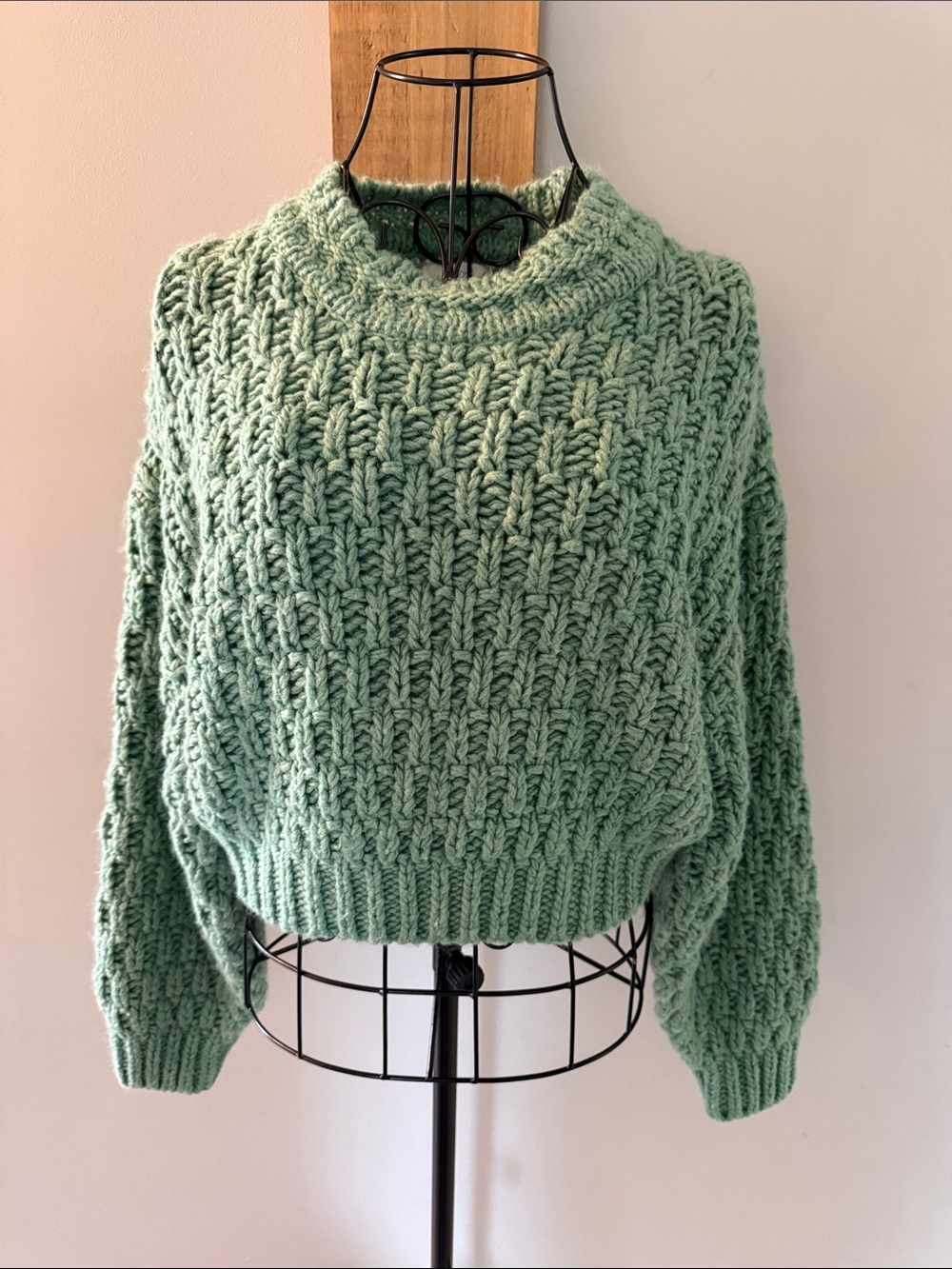 Chunky Knit Cropped Sweater in Sage Green, S
